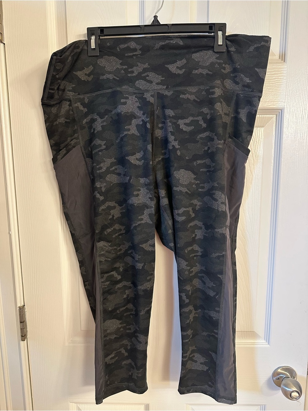 Fabletics PowerHold Camo Leggings – High‑Rise Compression